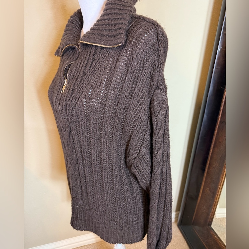 525 America size medium chunky
Brown Cable Knit Women's Sweater - Picture 3 of 10
